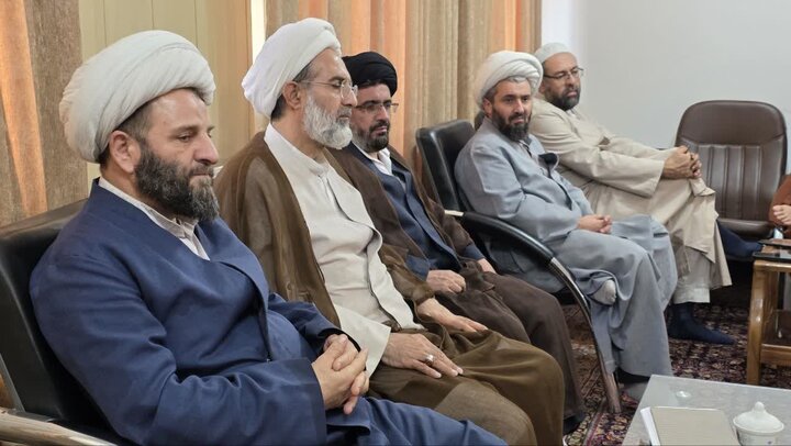 تصاویر/ جلسه هم‌اندیشی مدیر، معاونین و اساتید مدرسه علمیه امام خمینی (ره) ارومیه