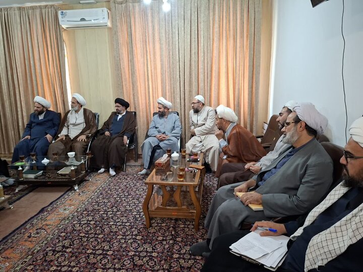تصاویر/ جلسه هم‌اندیشی مدیر، معاونین و اساتید مدرسه علمیه امام خمینی (ره) ارومیه