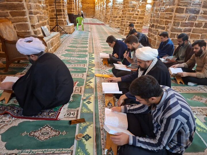 تصاویر/ محفل انس با قرآن کریم مدرسه علمیه امام خمینی (ره) ارومیه