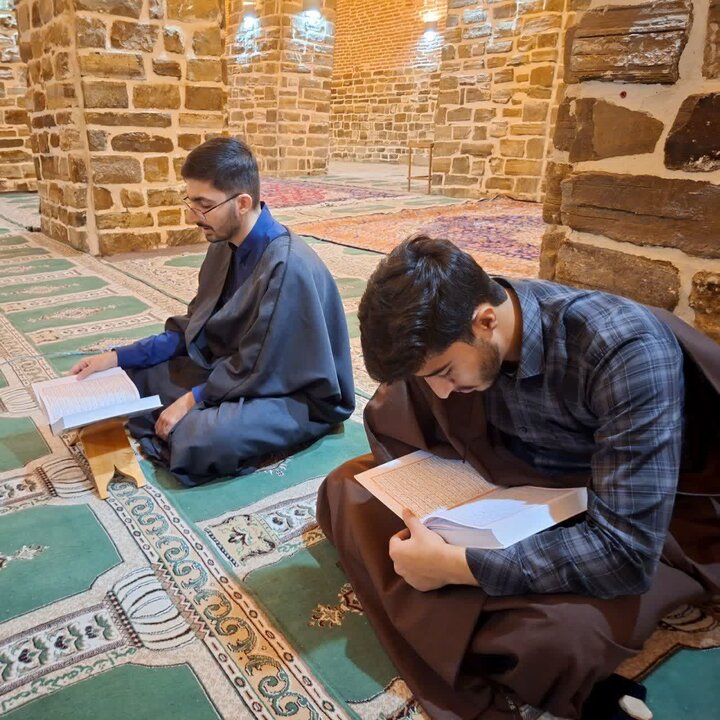 تصاویر/ محفل انس با قرآن کریم مدرسه علمیه امام خمینی (ره) ارومیه
