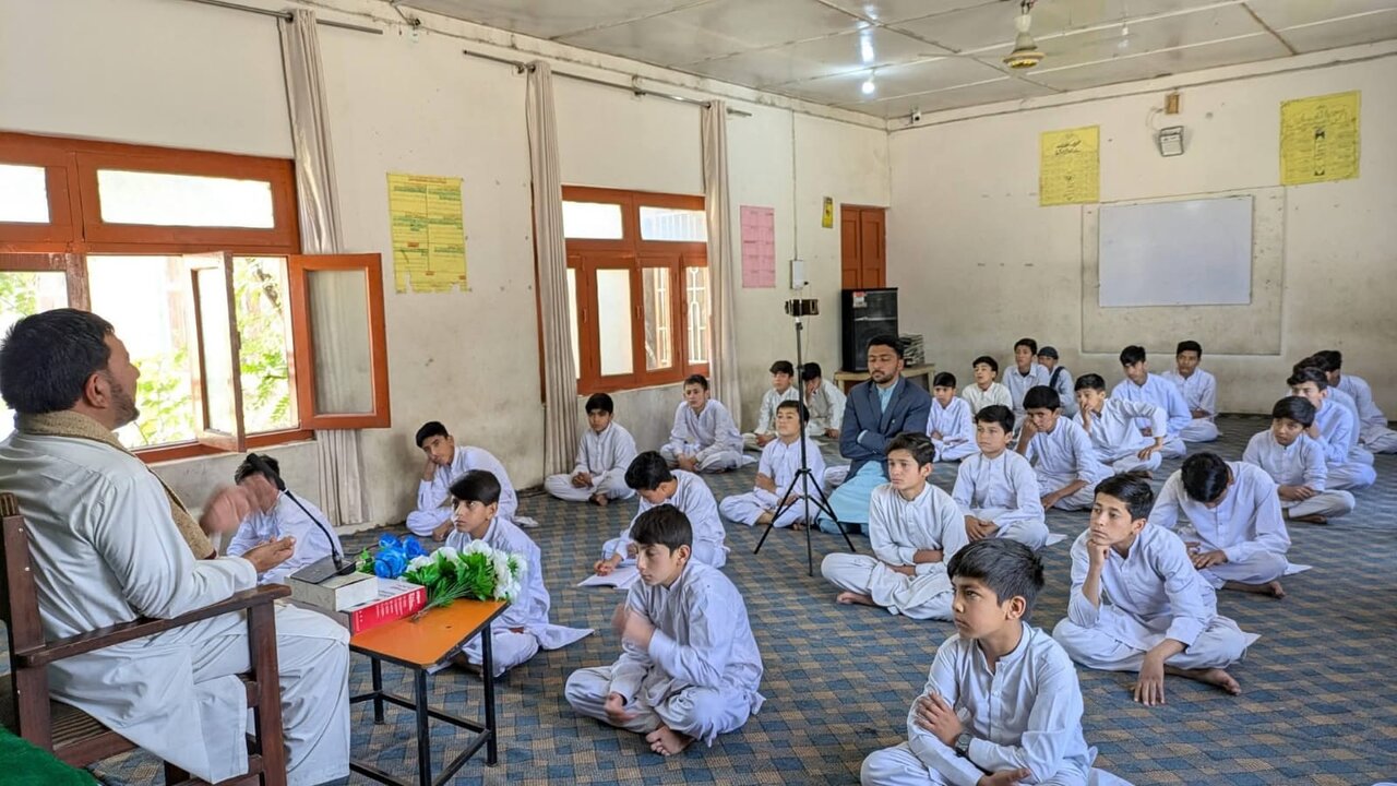 سکردو؛ مرکز حفظ القرآن میں علمی و درسی نشست: شیخ صادق امین جعفری کا قرآنِ کریم سے تمسک اور اتحادِ امت کی اہمیت پر درس