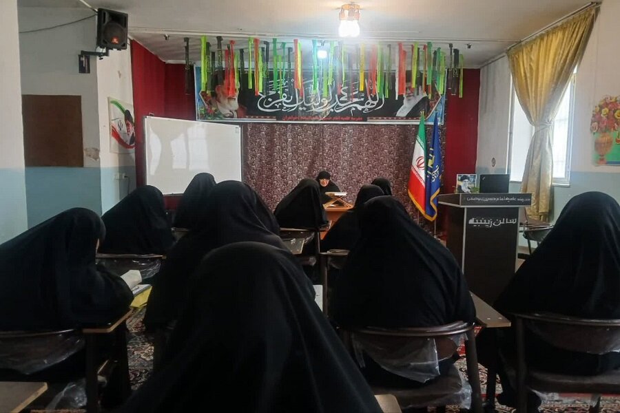 برگزاری نشست «نقش بانوان کُرد در اقتصاد خانواده و کارآفرینی» در قصرشیرین+عکس