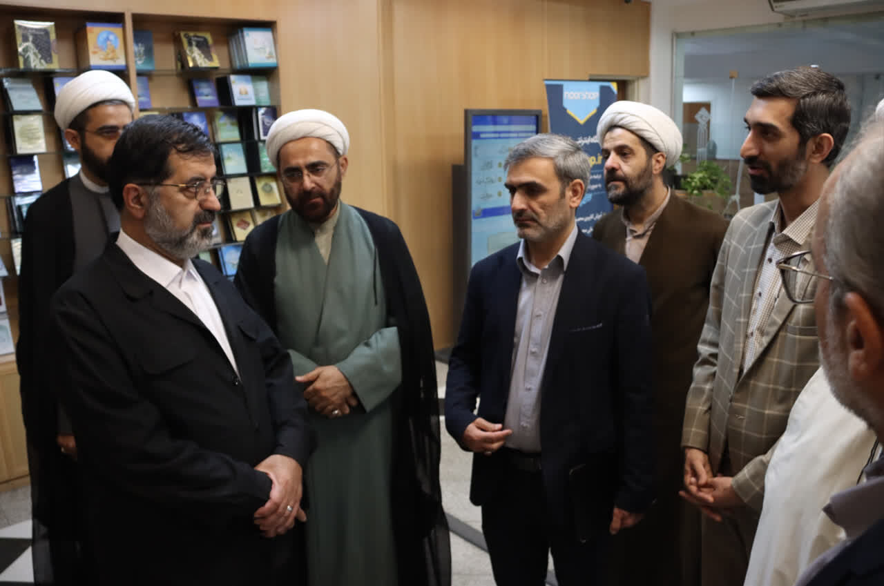 استاندار قم در بازدید از مرکز تحقیقات کامپیوتری علوم اسلامی