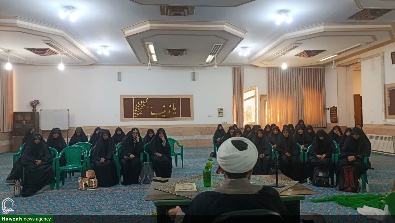مراسم سال تحصیلی جدید و آغاز دوره «اربعین تعالی» مدرسه علمیه حضرت زینب(س) کرمان برگزار شد