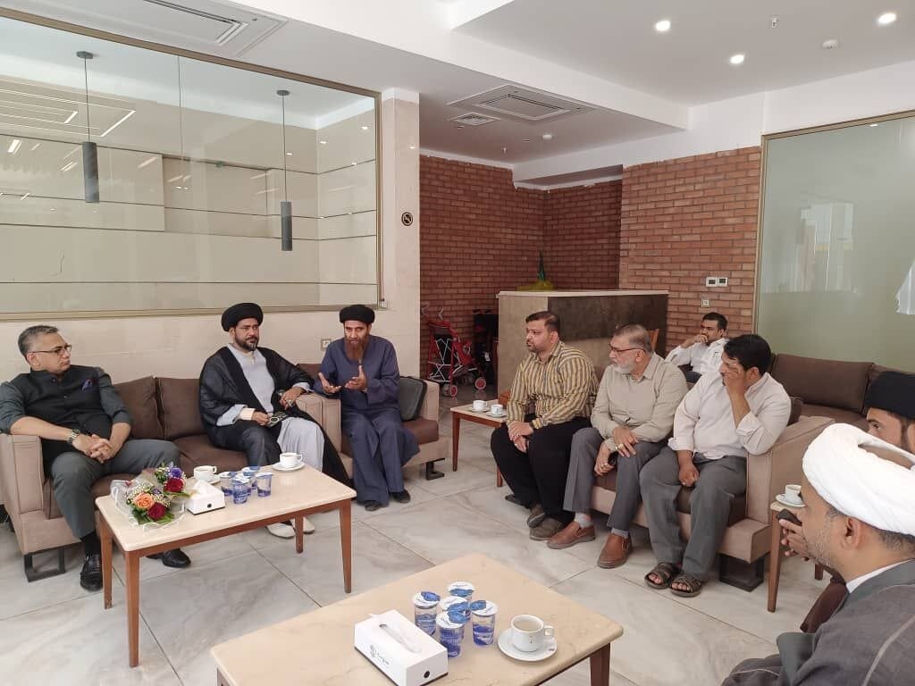 ہندوستانی سفیر وشویش نیگی کا دورۂ قم المقدسہ؛ طلاب سے ملاقات و گفتگو