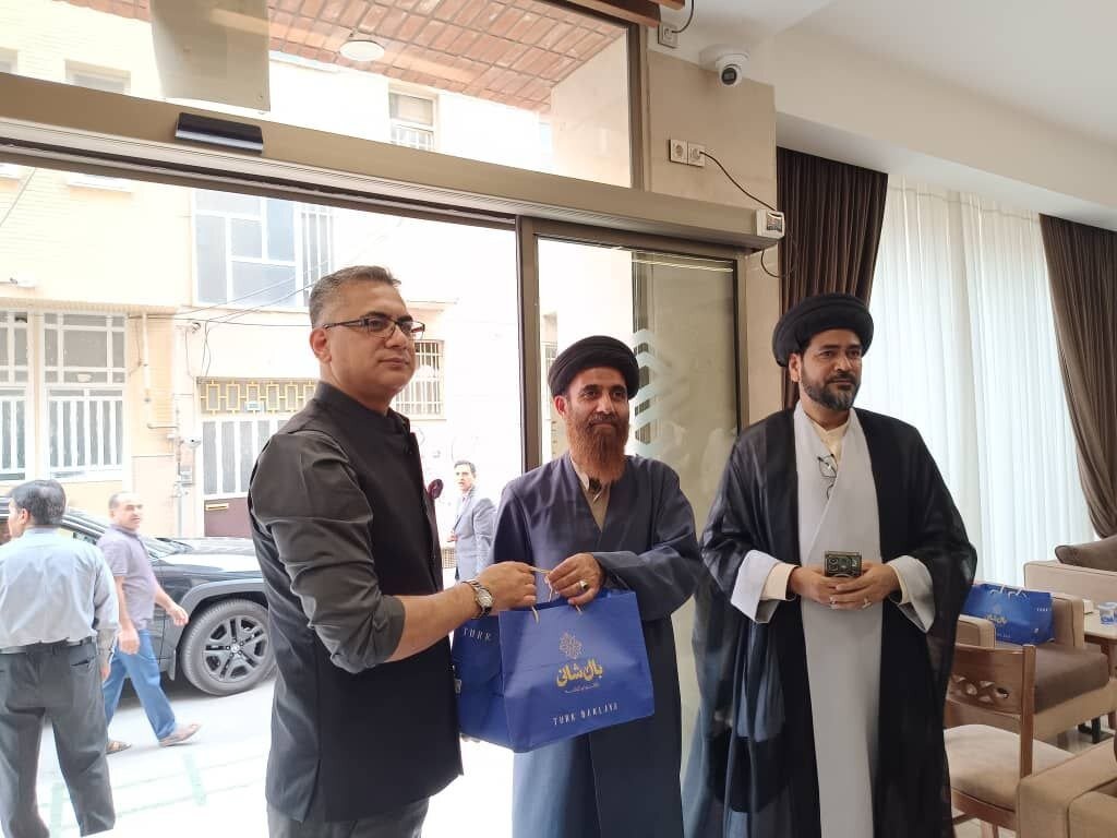 ہندوستانی سفیر وشویش نیگی کا دورۂ قم المقدسہ؛ طلاب سے ملاقات و گفتگو