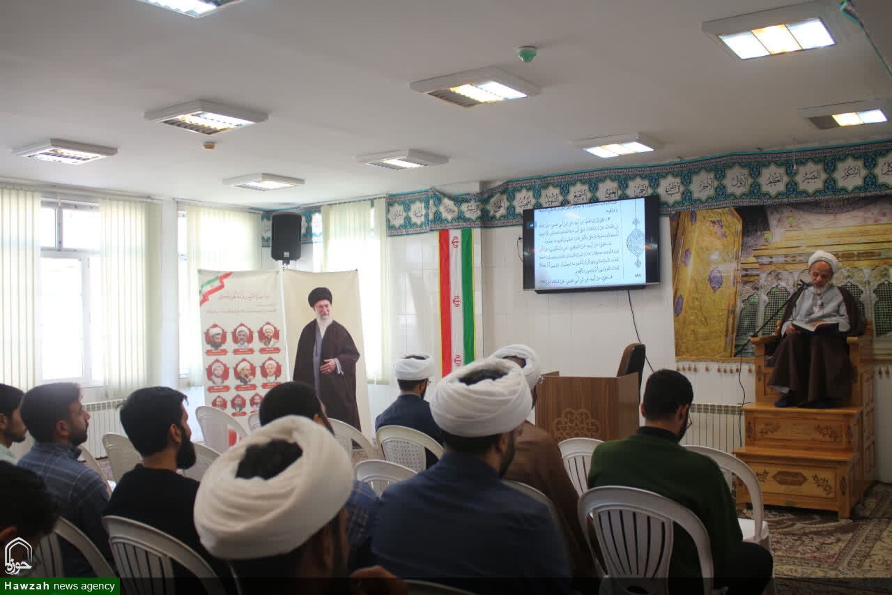 تصاویر/ چهل‌ و نهمین جلسه از سلسله‌ جلسات شرحی بر احادیث کتاب اصول کافی در مدرسه علمیه امام مهدی (عج) کرمان