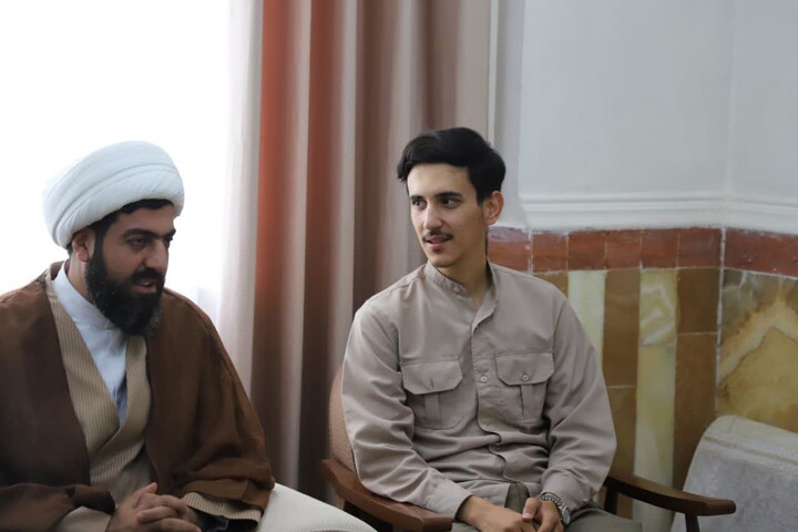 تصاویر/سرکشی و دیدار مدیر  حوزه علمیه کردستان از طلاب متأهل در حال تحصیل شهرستان قروه