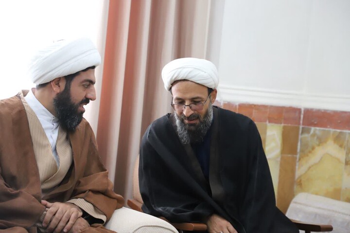 تصاویر/سرکشی و دیدار مدیر  حوزه علمیه کردستان از طلاب متأهل در حال تحصیل شهرستان قروه