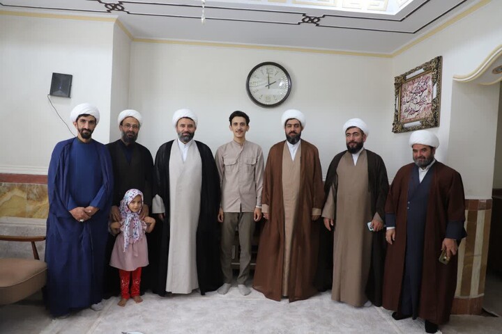 تصاویر/سرکشی و دیدار مدیر  حوزه علمیه کردستان از طلاب متأهل در حال تحصیل شهرستان قروه