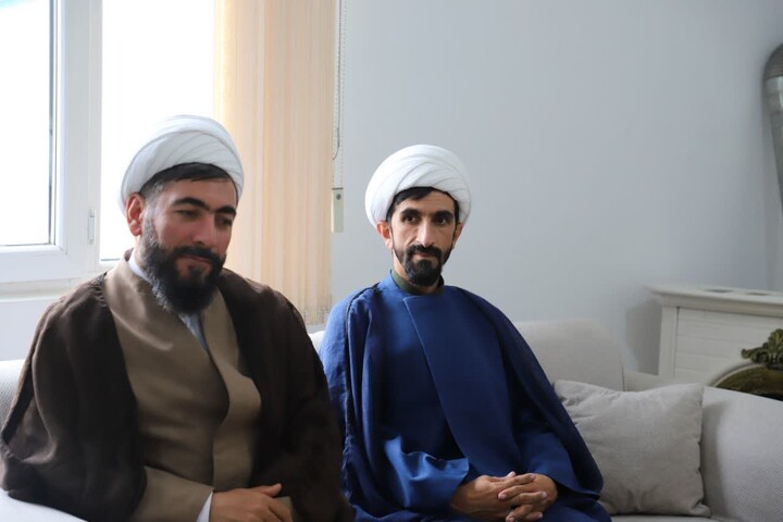 تصاویر/سرکشی و دیدار مدیر  حوزه علمیه کردستان از طلاب متأهل در حال تحصیل شهرستان قروه