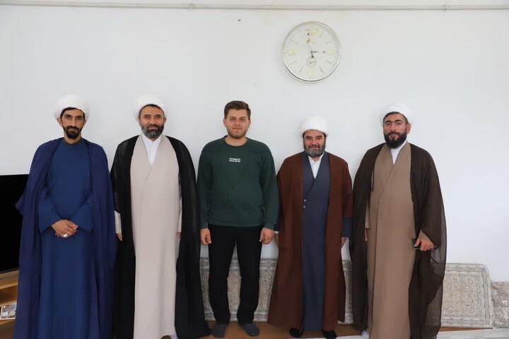 تصاویر/سرکشی و دیدار مدیر  حوزه علمیه کردستان از طلاب متأهل در حال تحصیل شهرستان قروه