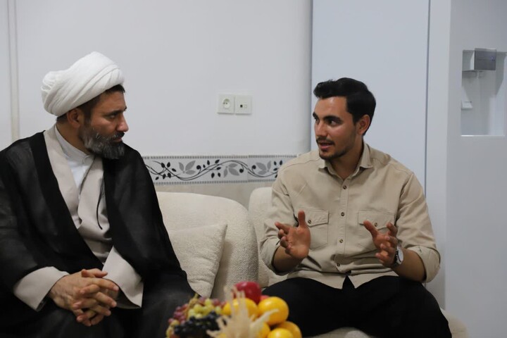 تصاویر/سرکشی و دیدار مدیر  حوزه علمیه کردستان از طلاب متأهل در حال تحصیل شهرستان قروه
