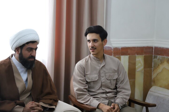 تصاویر/سرکشی و دیدار مدیر  حوزه علمیه کردستان از طلاب متأهل در حال تحصیل شهرستان قروه