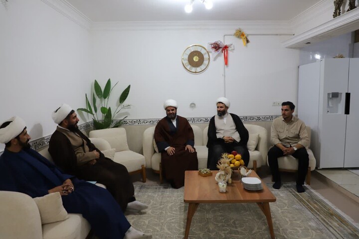 تصاویر/سرکشی و دیدار مدیر  حوزه علمیه کردستان از طلاب متأهل در حال تحصیل شهرستان قروه