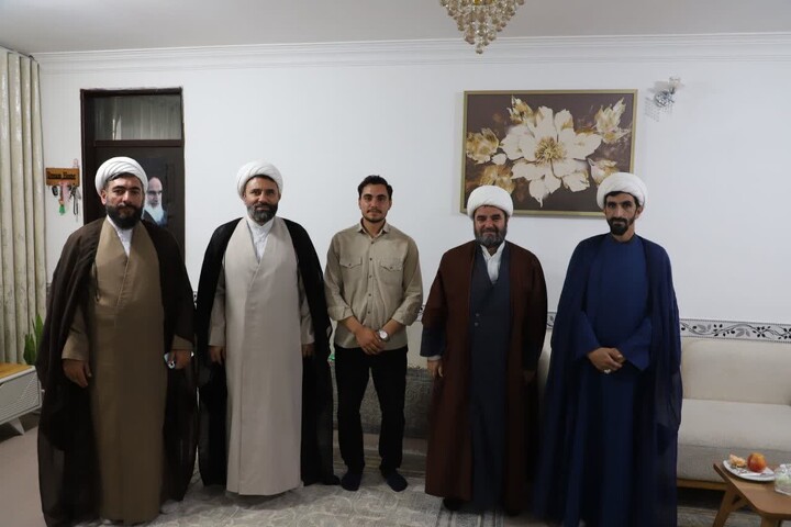تصاویر/سرکشی و دیدار مدیر  حوزه علمیه کردستان از طلاب متأهل در حال تحصیل شهرستان قروه