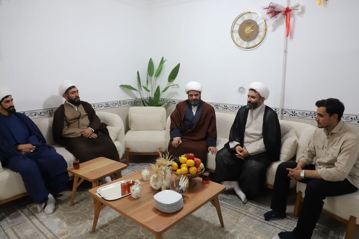 تصاویر/سرکشی و دیدار مدیر  حوزه علمیه کردستان از طلاب متأهل در حال تحصیل شهرستان قروه