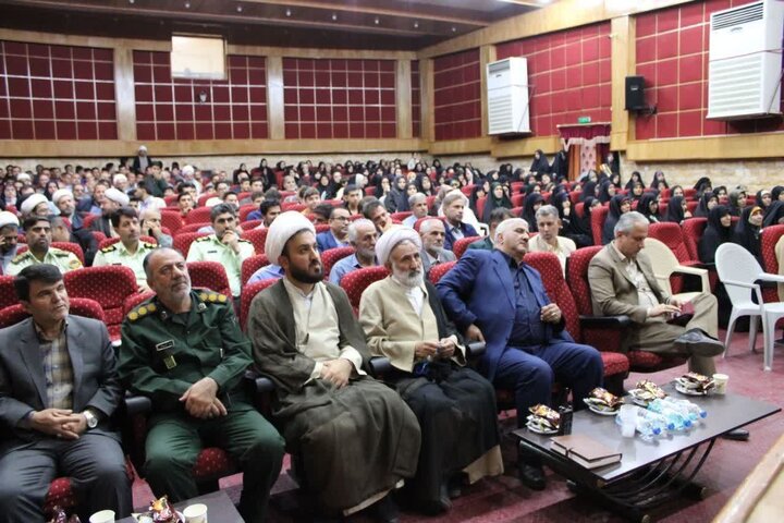 تصاویر / همایش منزلت نماز در شهرستان بویین زهرا برگزار شد