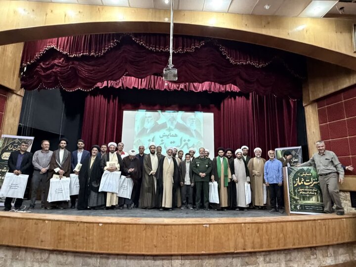 تصاویر / همایش منزلت نماز در شهرستان بویین زهرا برگزار شد