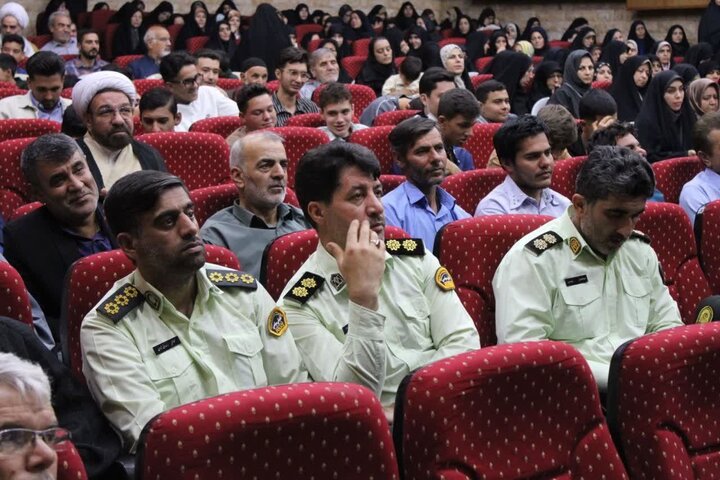 تصاویر / همایش منزلت نماز در شهرستان بویین زهرا برگزار شد