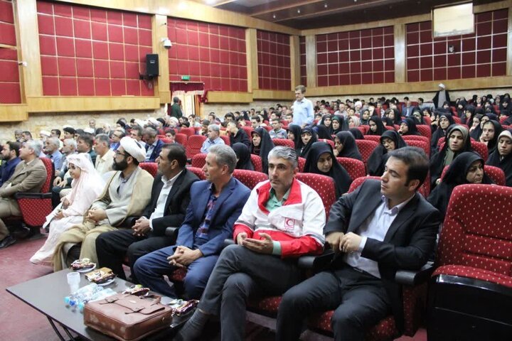 تصاویر / همایش منزلت نماز در شهرستان بویین زهرا برگزار شد