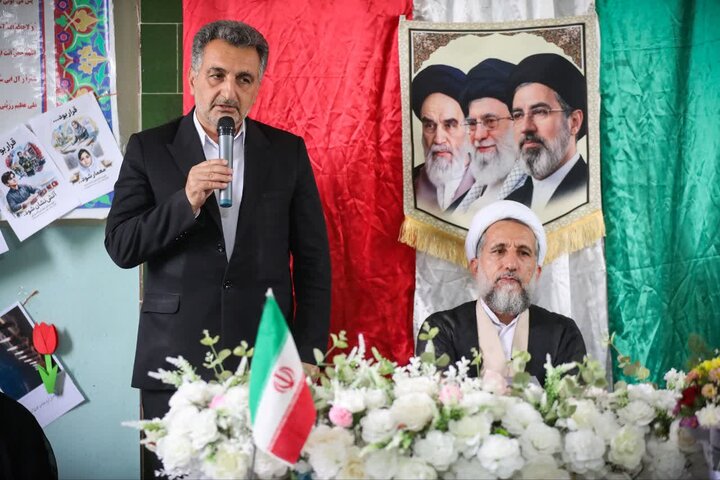 تصاویر / دیدار امام جمعه قزوین با فعالان فرهنگی ،مسئولین ودانش آموزان شهر اسفرورین