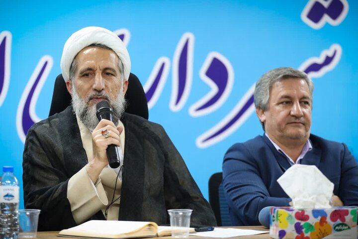 تصاویر / دیدار امام جمعه قزوین با فعالان فرهنگی ،مسئولین ودانش آموزان شهر اسفرورین