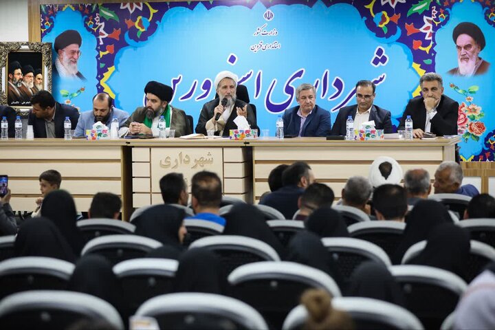 تصاویر / دیدار امام جمعه قزوین با فعالان فرهنگی ،مسئولین ودانش آموزان شهر اسفرورین