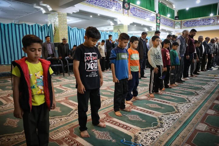 تصاویر / دیدار امام جمعه قزوین با فعالان فرهنگی ،مسئولین ودانش آموزان شهر اسفرورین