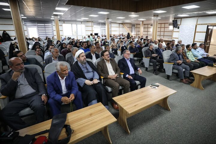 تصاویر / دیدار امام جمعه قزوین با فعالان فرهنگی ،مسئولین ودانش آموزان شهر اسفرورین