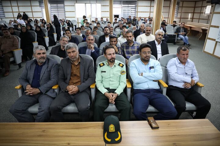 تصاویر / دیدار امام جمعه قزوین با فعالان فرهنگی ،مسئولین ودانش آموزان شهر اسفرورین