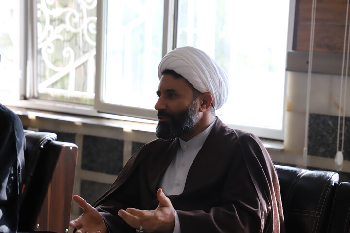 تصاویر / دیدار مدیر حوزه علمیه کردستان با فرمانده نیروی انتظامی استان به مناسبت گرامیداشت هفته نیروی انتظامی