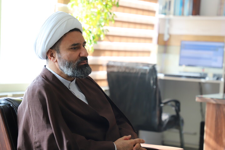 تصاویر / دیدار مدیر حوزه علمیه کردستان با فرمانده نیروی انتظامی استان به مناسبت گرامیداشت هفته نیروی انتظامی