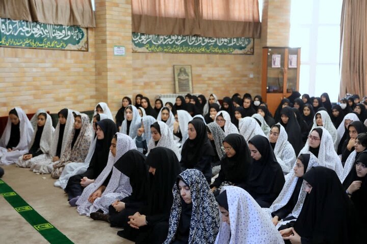 تصاویر / حضور نماینده ولی فقیه در استان گلستان در دبیرستان دخترانه شهید قندهاری