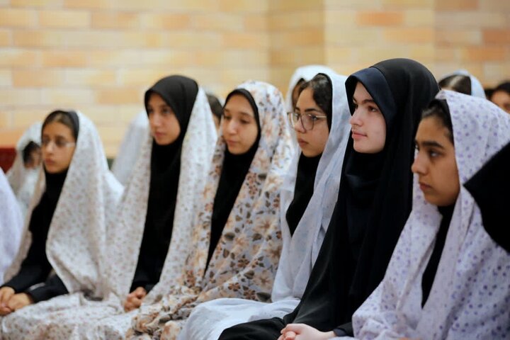تصاویر / حضور نماینده ولی فقیه در استان گلستان در دبیرستان دخترانه شهید قندهاری