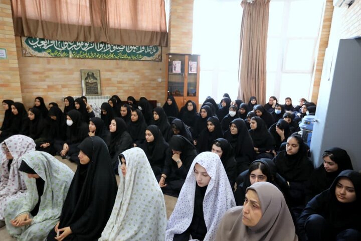 تصاویر / حضور نماینده ولی فقیه در استان گلستان در دبیرستان دخترانه شهید قندهاری
