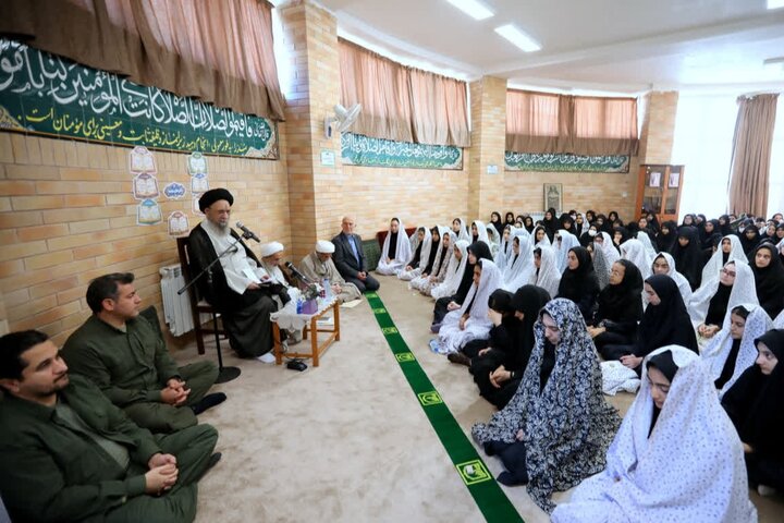 تصاویر / حضور نماینده ولی فقیه در استان گلستان در دبیرستان دخترانه شهید قندهاری