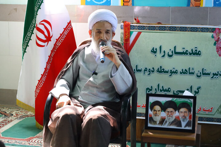 تصاویر/ حضور حجت الاسلام و المسلمین محمدی لائینی در دبیرستان شاهد پسران ساری