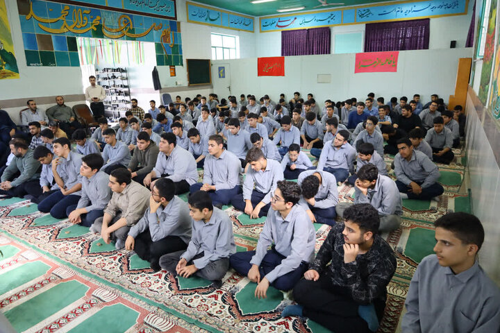 تصاویر/ حضور حجت الاسلام و المسلمین محمدی لائینی در دبیرستان شاهد پسران ساری