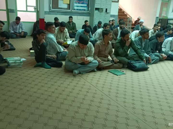 تصاویر/برگزاری درس اخلاق مدرسه علمیه دلفان