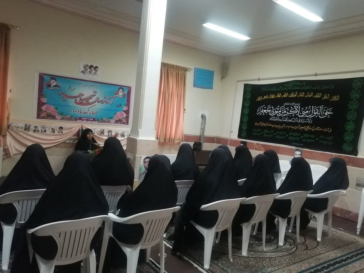 انسان، خلاصه عالم وجود و تجلی‌گاه آیات حق است
