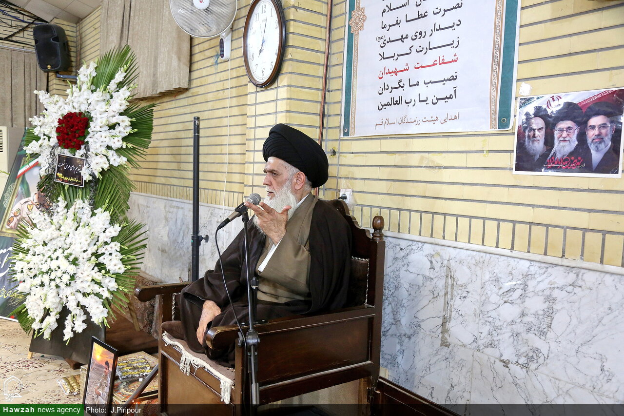 مراسم ترحیم شهید عباس آقایی/ امروز ادامه دادن راه شهدا یک تکلیف و وظیفه است