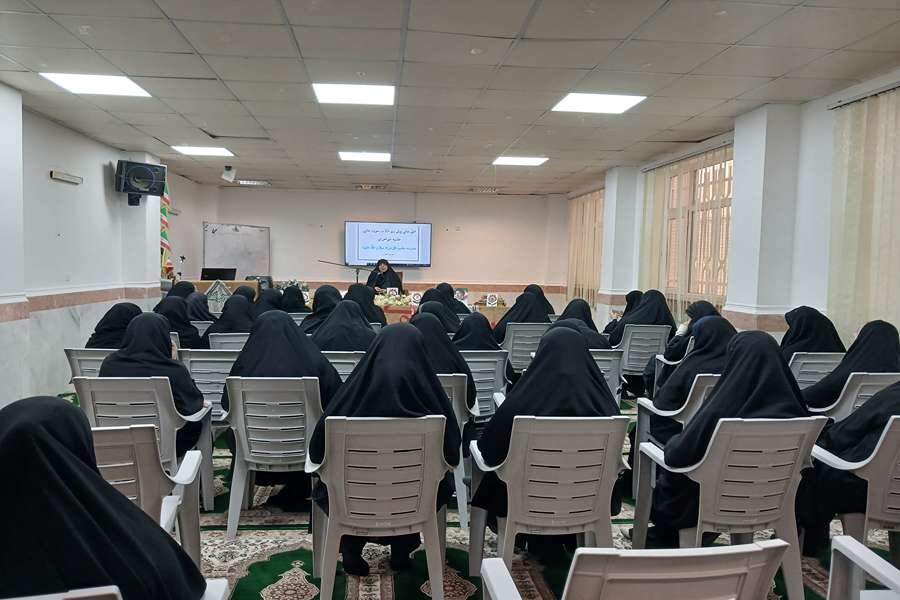 نشست بصیرتی با عنوان افق هدی پیش رو طلبه در مدرسه علمیه گناوه