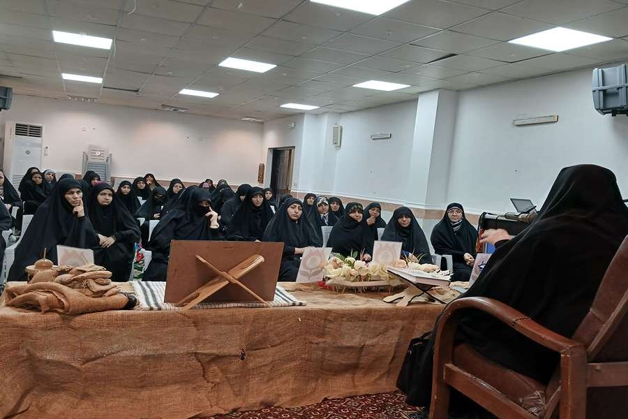 نشست بصیرتی با عنوان افق هدی پیش رو طلبه در مدرسه علمیه گناوه