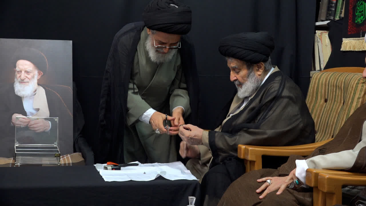 شکستن مهر مرحوم آیت‌الله العظمی شبیری‌زنجانی + تصاویر