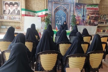 خواهران طلبه تفتی با شیوه‌های تبیین دستاوردهای انقلاب آشنا شدند