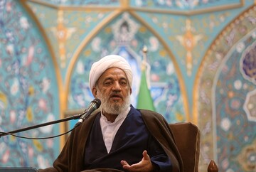 خودشناسی، راهی برای دوری از غرور و حرکت در مسیر بندگی خداوند است