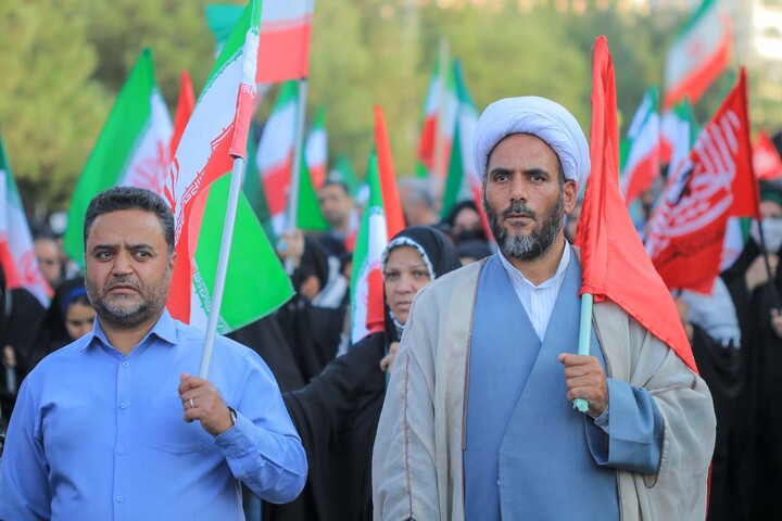 تصاویر| از حوزه تا میدان؛ طلاب کنار مردم