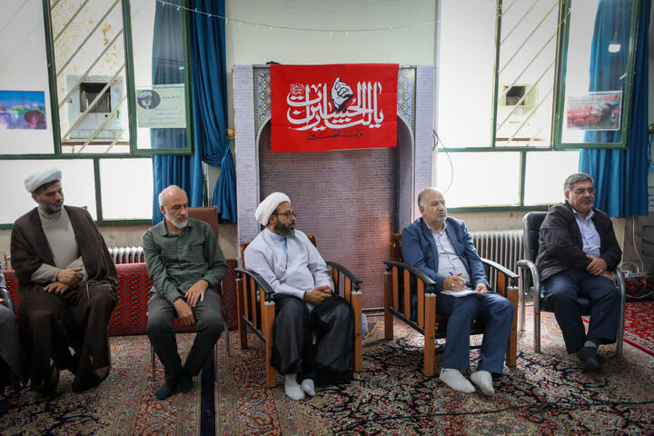 تصاویر/ نشست امام جمعه قزوین با دانش آموزان با معلمین ودانش آموزان  دبیر ستان پسرانه بصیرت مهدوی