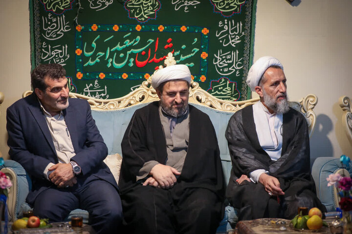 تصاویر/ دیدار نماینده ولی فقیه در استان وامام جمعه قزوین با خانواده شهدای والا مقام هشت سال دفاع مقدس